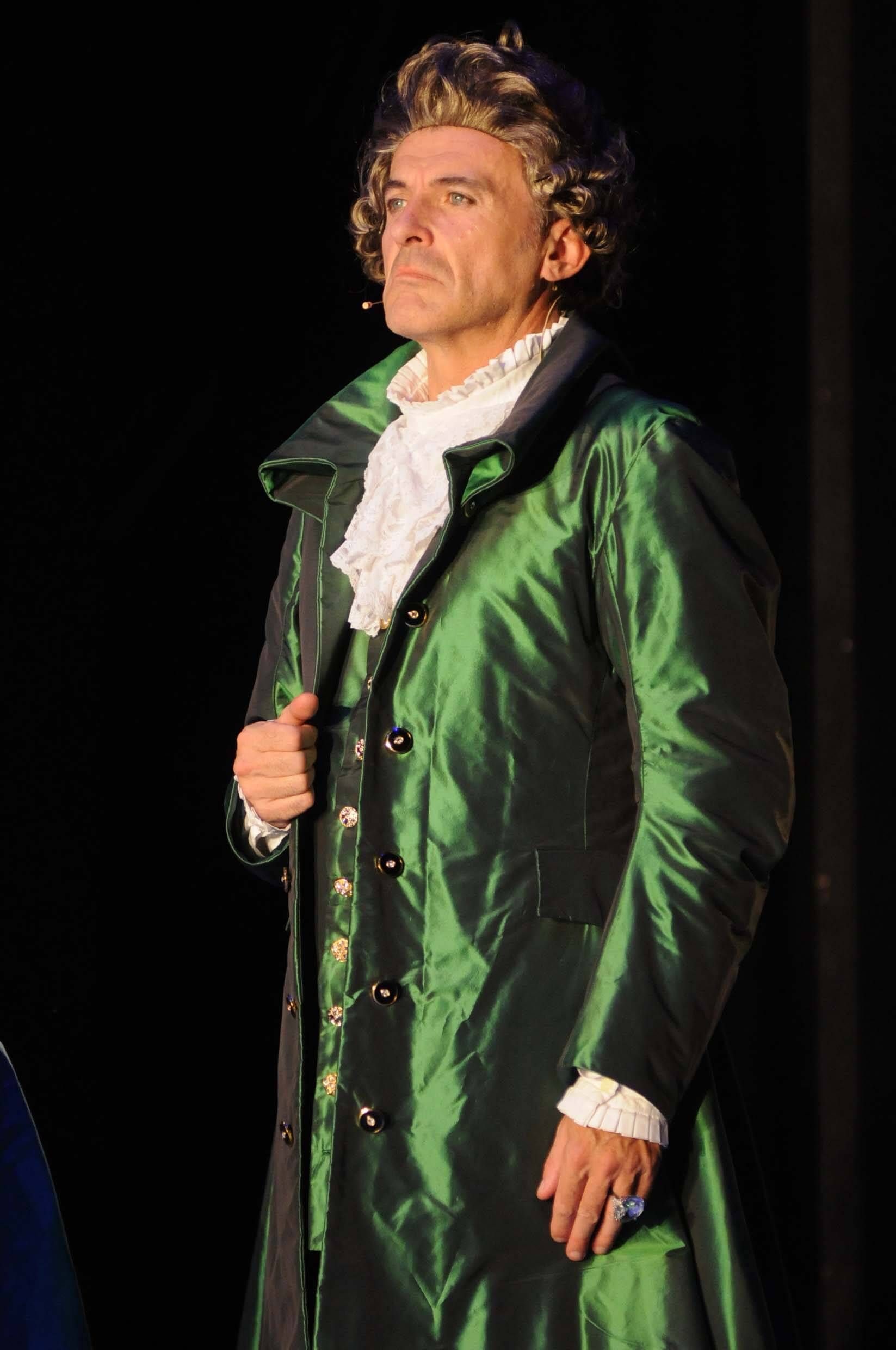 Foto di scena dello spettacolo Il bugiardo di Carlo Goldoni, regia di Paolo Valerio