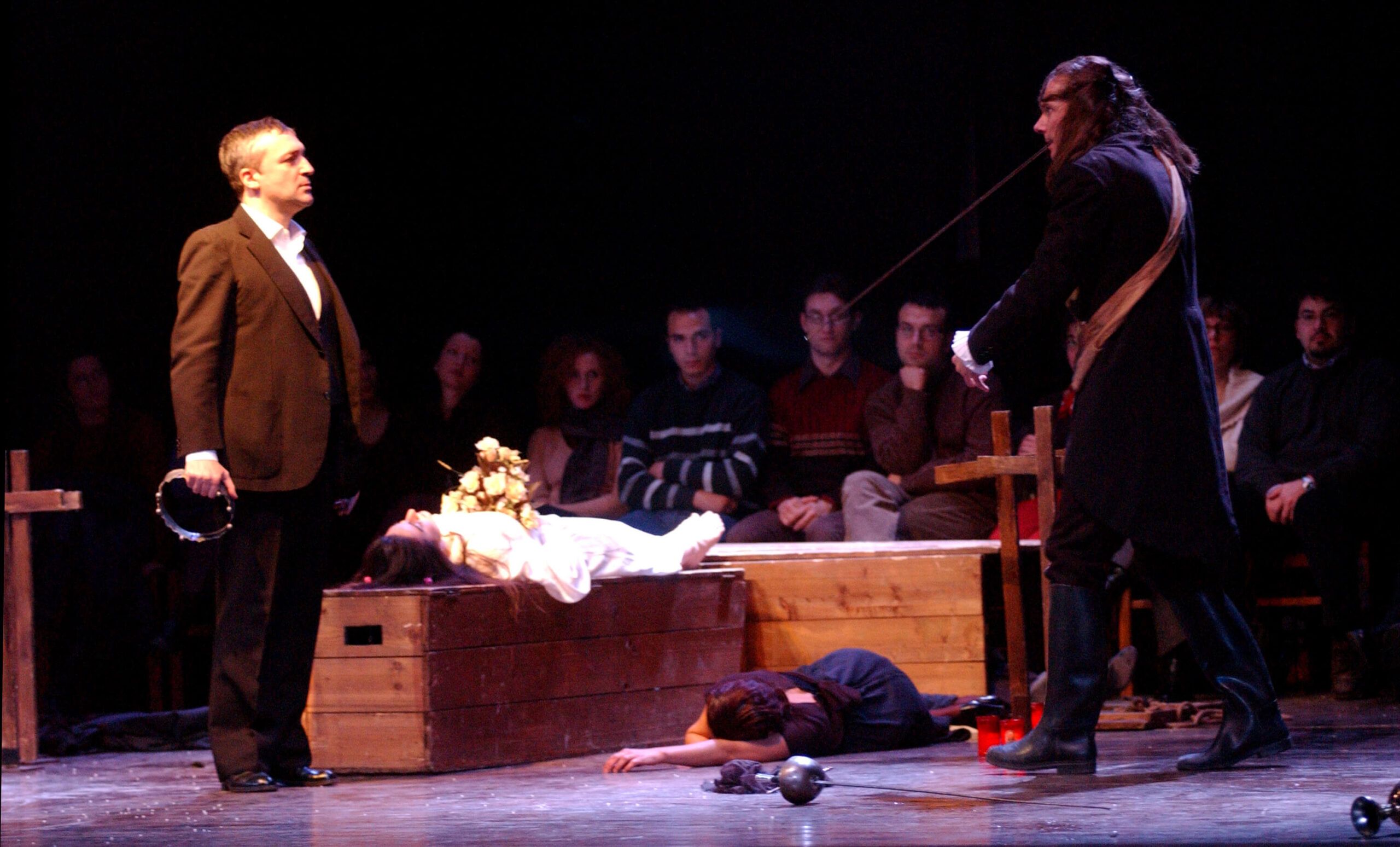 Foto di scena dello spettacolo Amleto da William Shakespeare, regia di Paolo Valerio