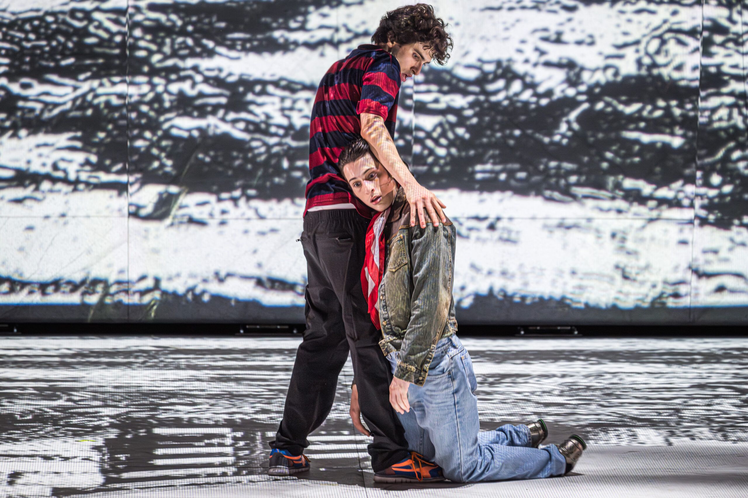 Foto di scena dello spettacolo Romeo e Giulietta di William Shakespeare, regia di Paolo Valerio