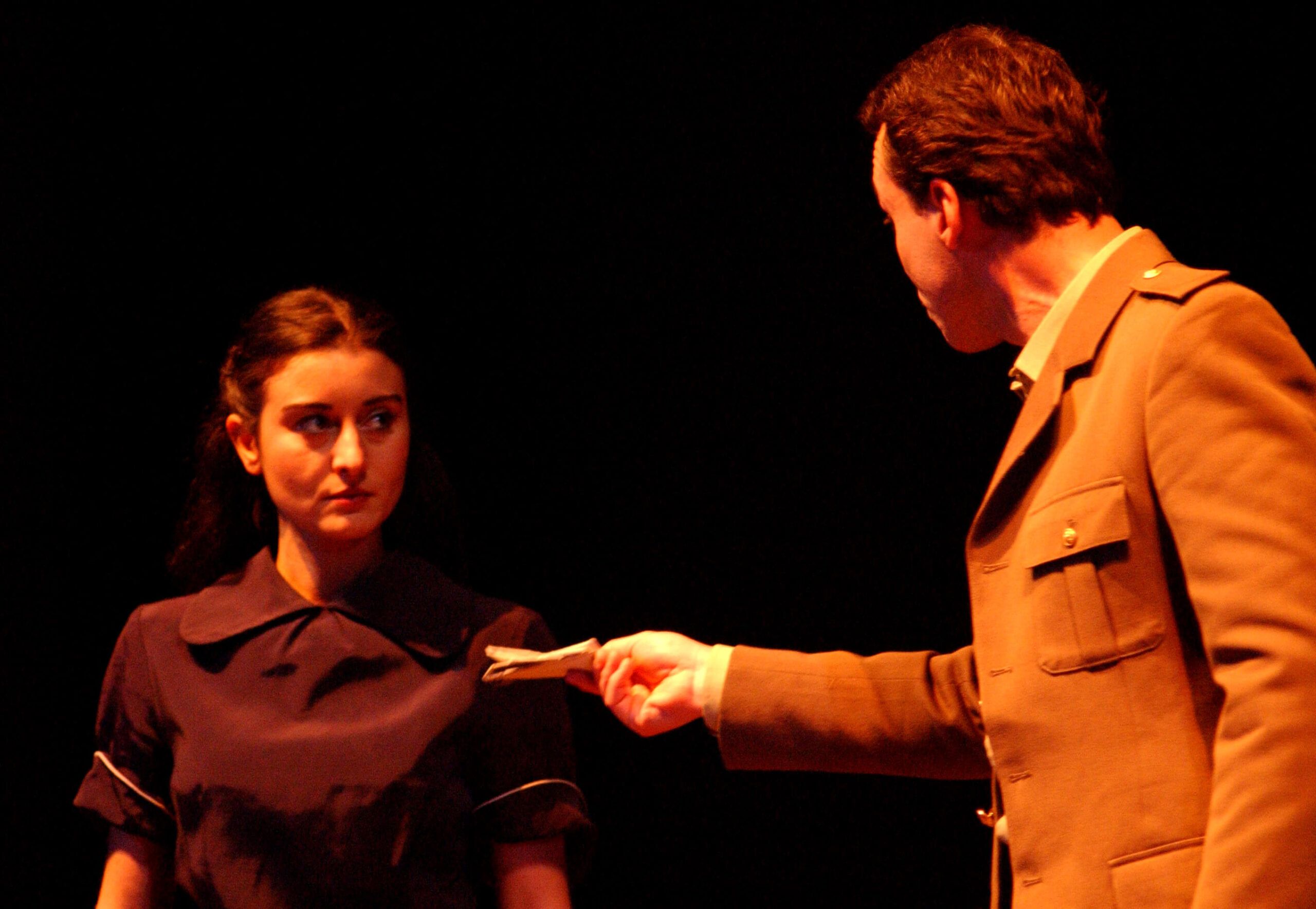 Foto di scena dello spettacolo Amleto da William Shakespeare, regia di Paolo Valerio