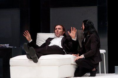 Foto di scena dello spettacolo Piccoli crimini coniugali, con Elena Giusti e Paolo Valerio