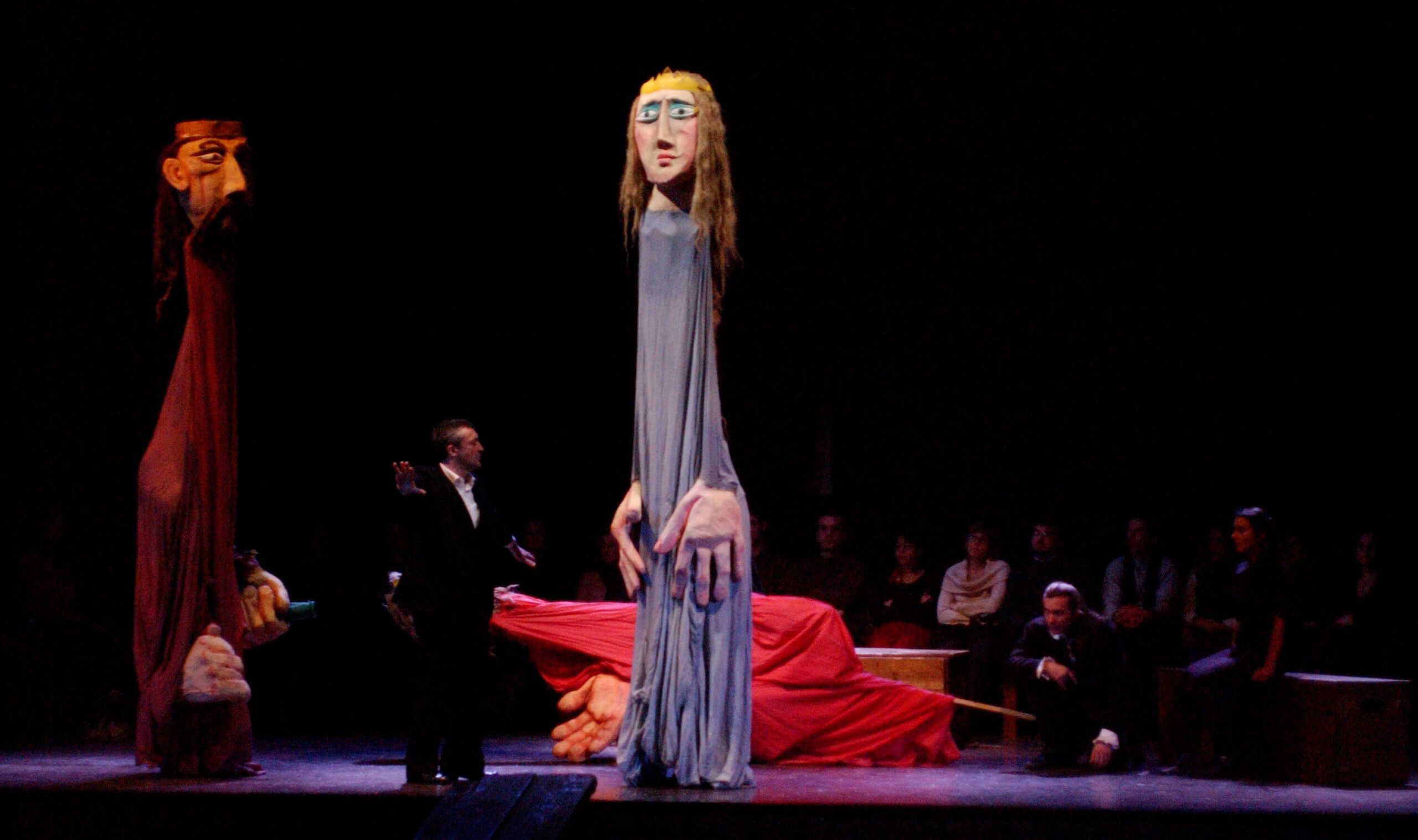 Foto di scena dello spettacolo Amleto da William Shakespeare, regia di Paolo Valerio
