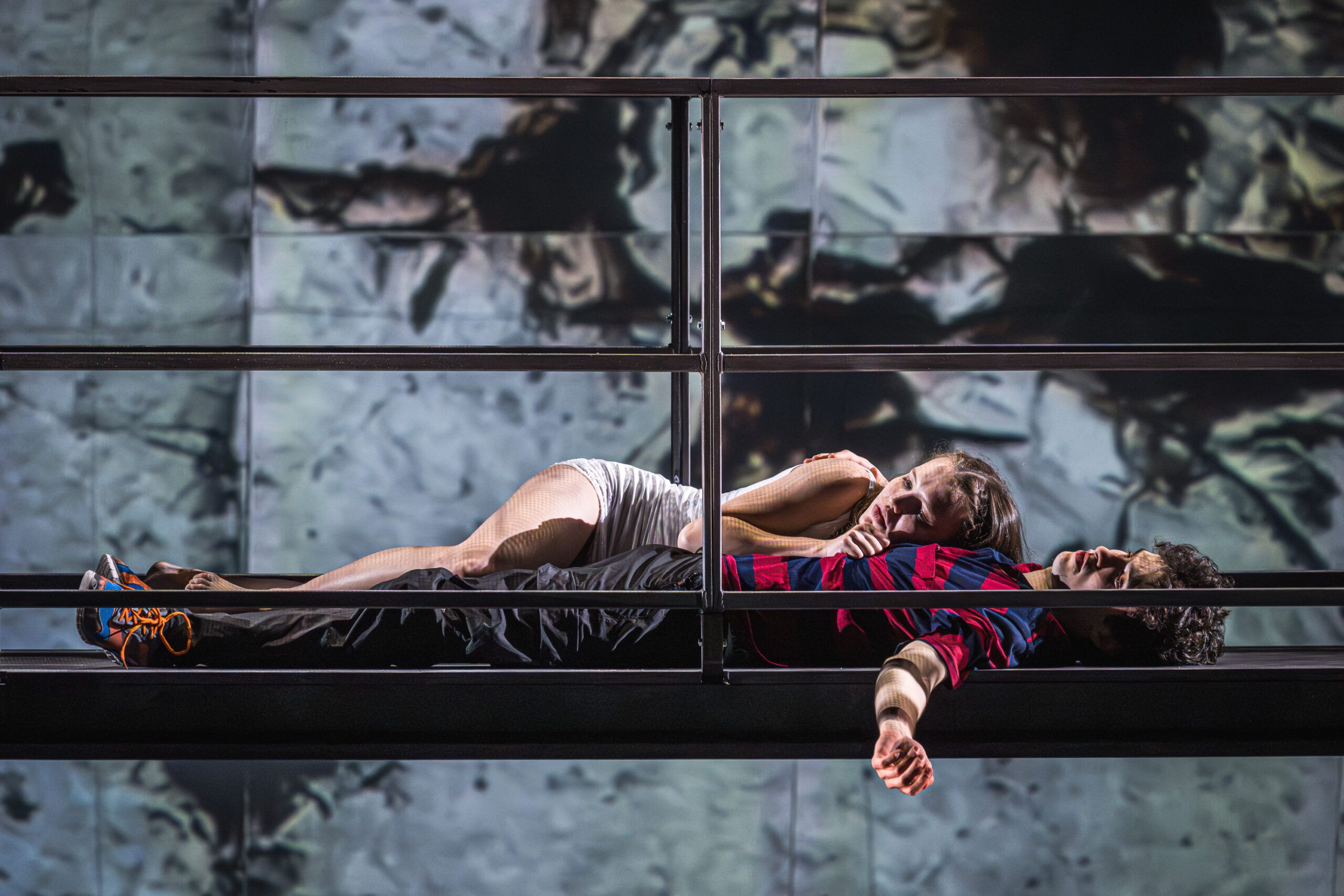 Foto di scena dello spettacolo Romeo e Giulietta di William Shakespeare, regia di Paolo Valerio