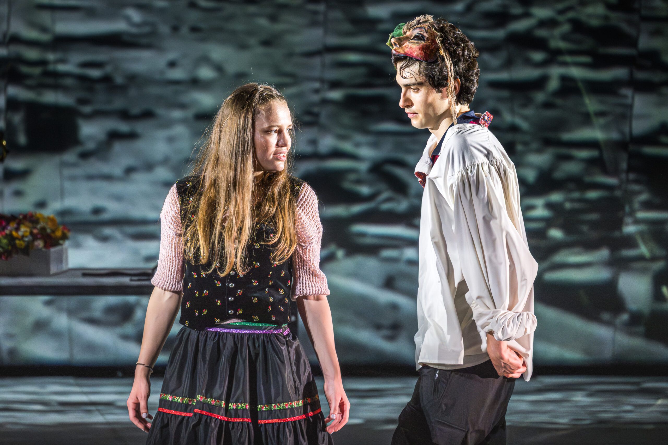 Foto di scena dello spettacolo Romeo e Giulietta di William Shakespeare, regia di Paolo Valerio